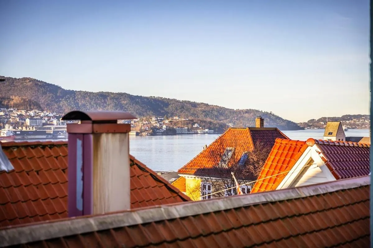 Bergens Nr1 Smau I Enkel Innsjekk I Sjoutsikt 0*, Bergen Norway
