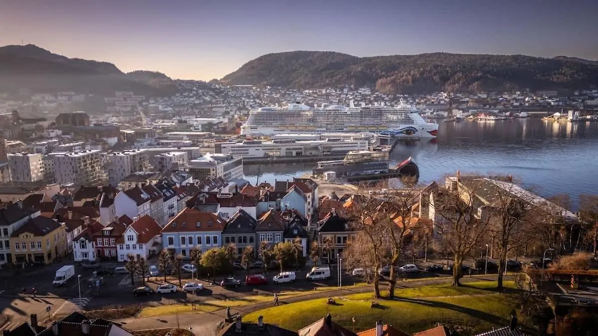Bergens Nr1 Smau I Enkel Innsjekk I Sjoutsikt 0*, Bergen