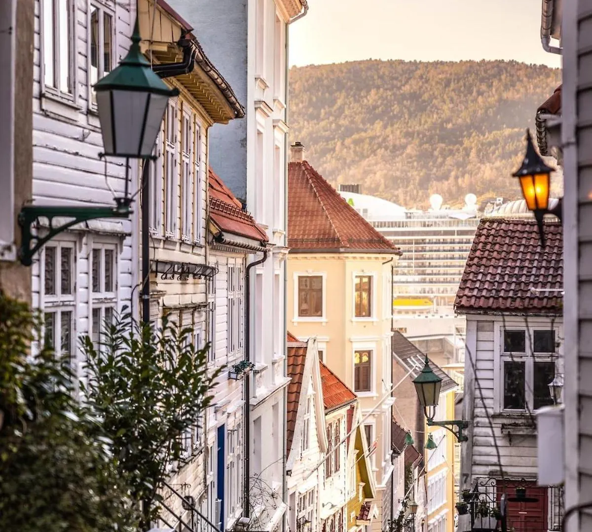 Bergens Nr1 Smau I Enkel Innsjekk I Sjoutsikt Norway